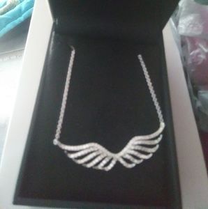 Beautiful wing neclace